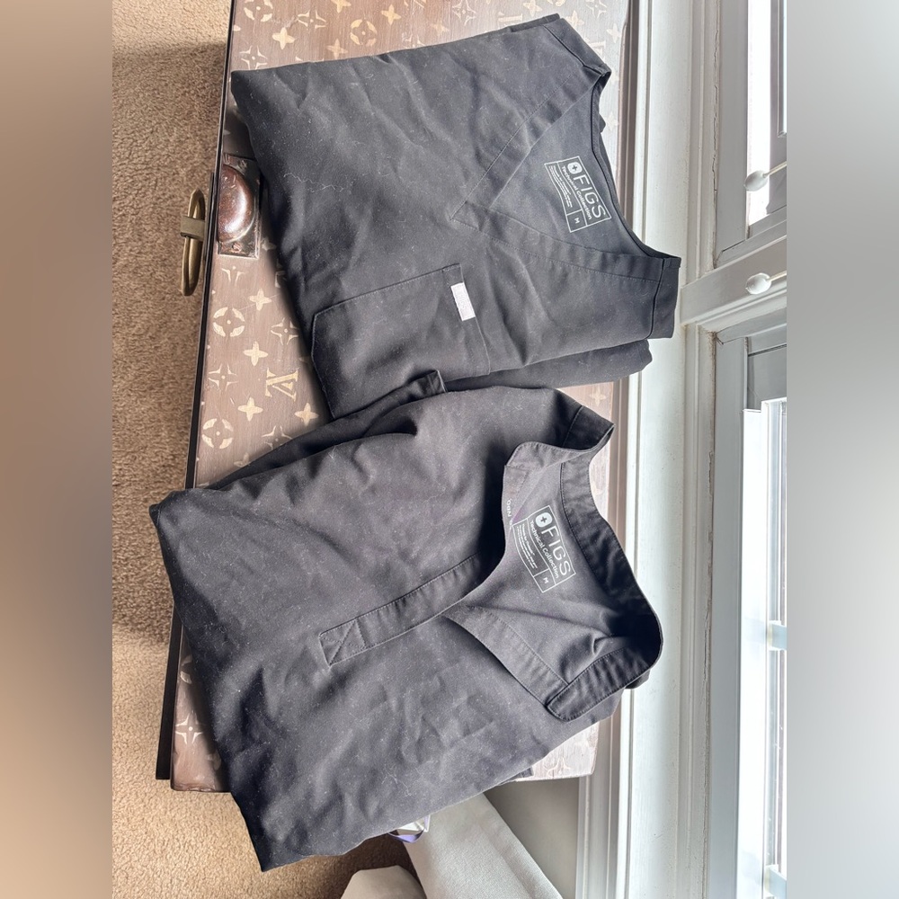 Black fig tops